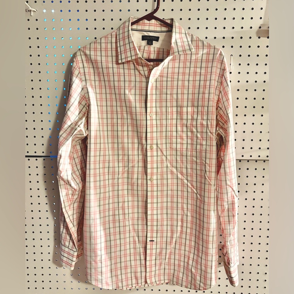 Men’s iron free Banana Republic Dress Shirt